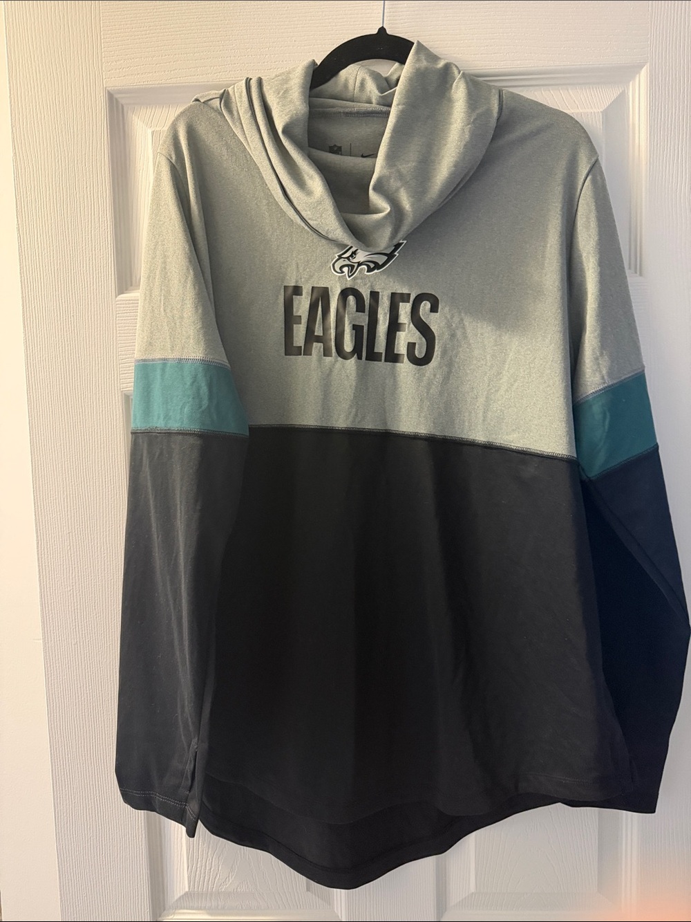 Women’s XXL Philadelphia Eagles Colorblock cowl neck dri fit shirt